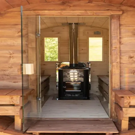 Vila Near Bret With Sauna *