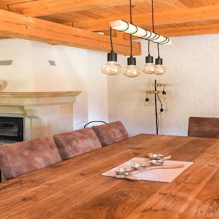 Near Bret With Sauna Vila *